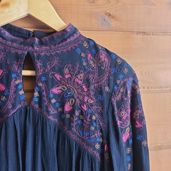 Parker Tahiti Blouse Small Bell Sleeve Keyhole Embroidered Boho Flowy Top Shirt - Picture 5 of 6